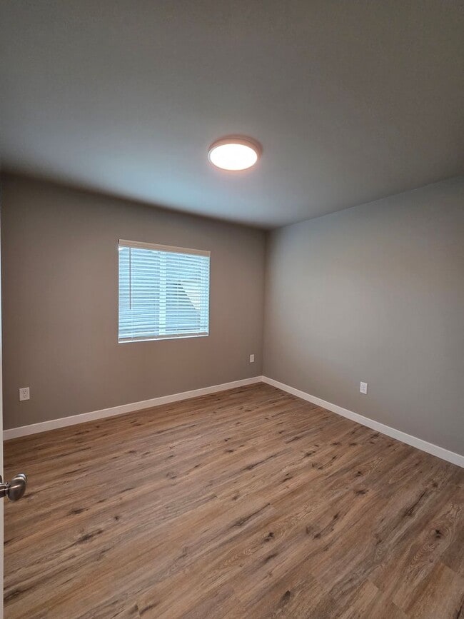 Building Photo - Brand new rental 3 bedroom 2.5 Bath in Centralia