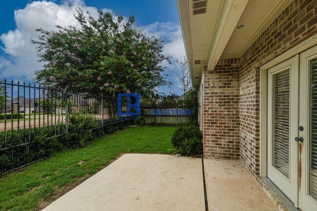 Building Photo - 403 Evian Way