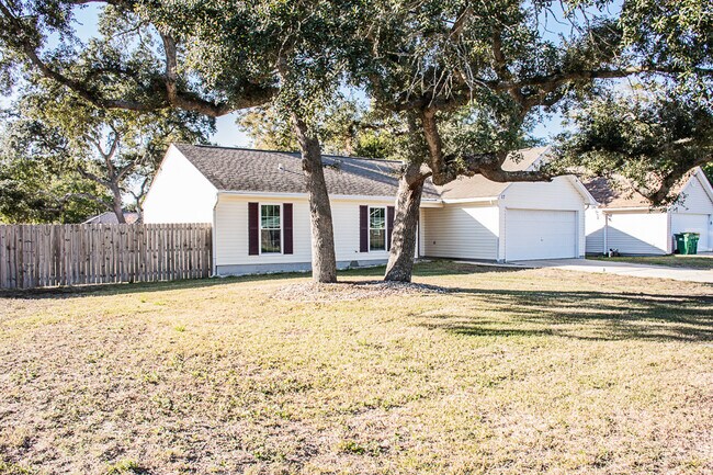 Building Photo - 17 8th St