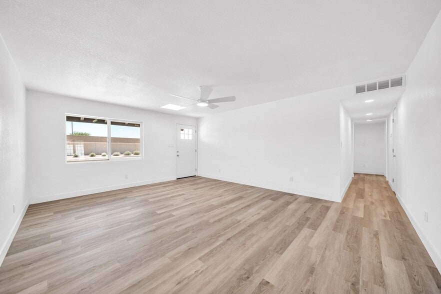 Building Photo - 3330 E Gelding Dr