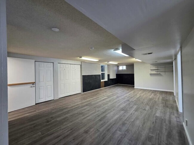 Building Photo - Low maintenance 3 bedroom!