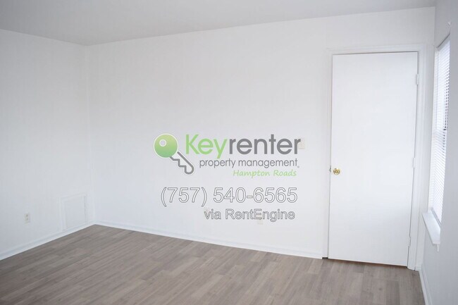 Building Photo - 579 Peregrine St