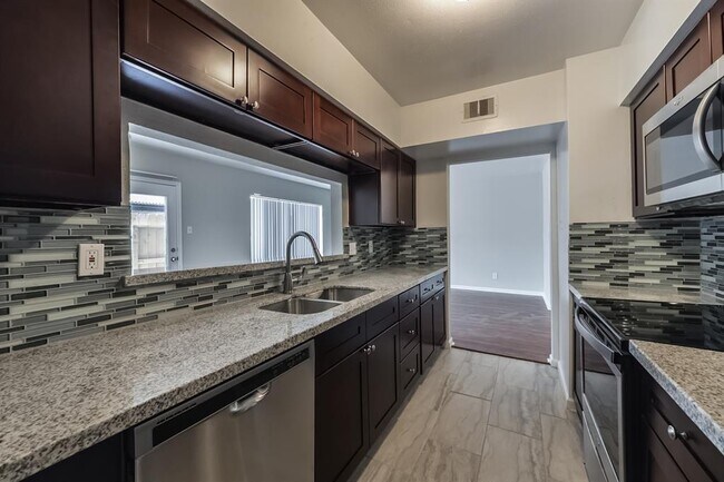 Building Photo - 1811 Stoney Brook Dr