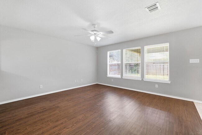 Building Photo - Spacious Two-Story Home in Prime Laurel Canyon Location