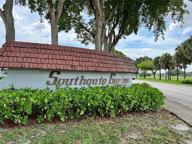 Building Photo - 7320 NW 85th Ct