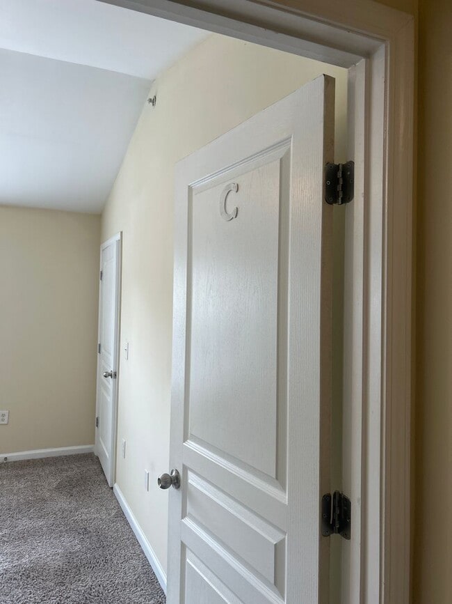 Building Photo - 02-202 KSK (Schutte)