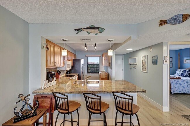 Building Photo - 7380 S Ocean Dr