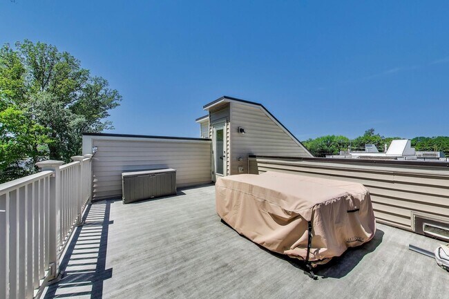 Building Photo - Stunning Contemporary Townhome - 4 Bedroom...