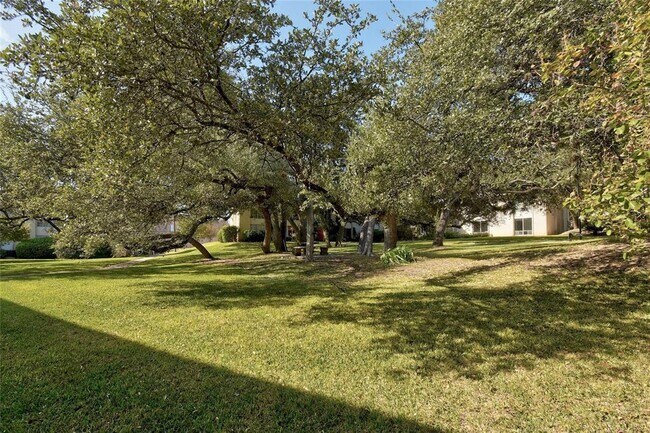 Building Photo - 5332 Balcones Dr