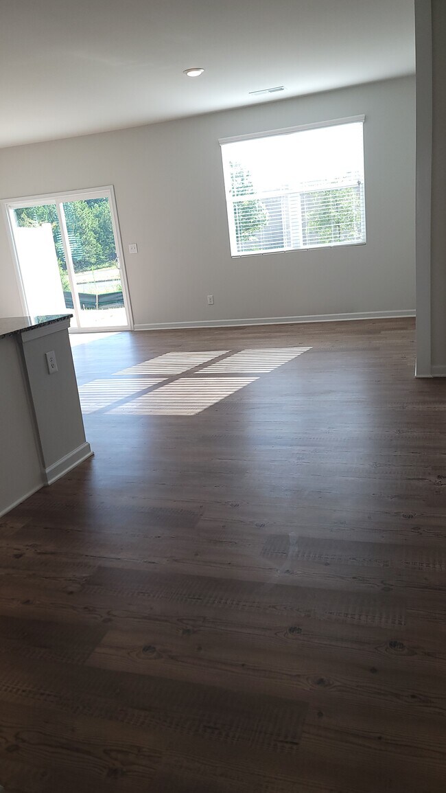 Building Photo - 108 Founders Dr