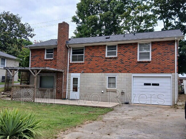 Building Photo - 328 Jacksonian Dr