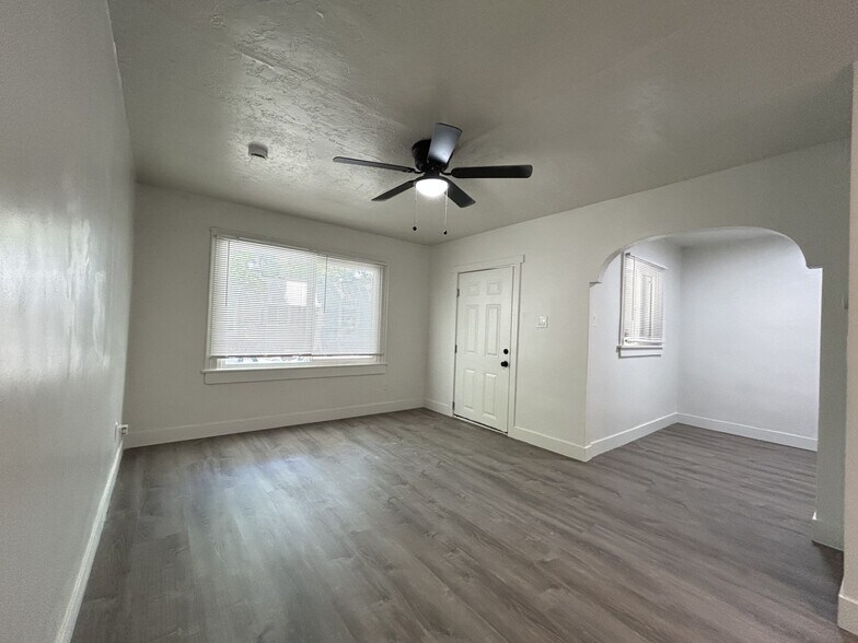 Building Photo - 614 E 600 S