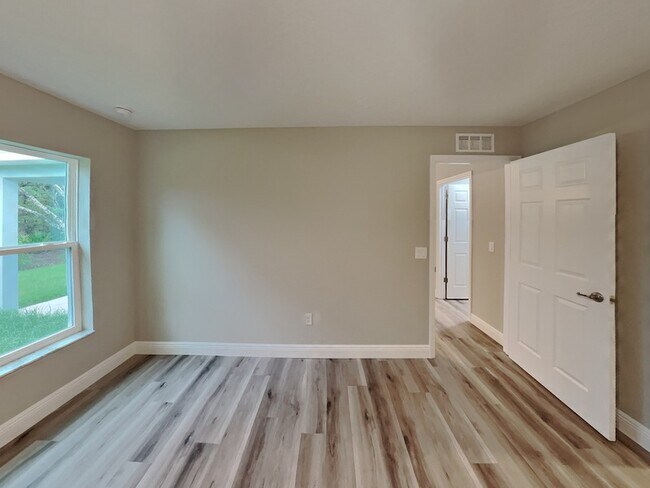 Building Photo - 6691 N Waycross Way