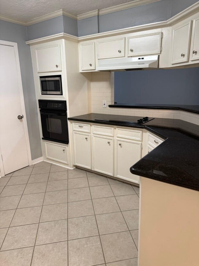 Building Photo - 717 Blue Ridge Dr