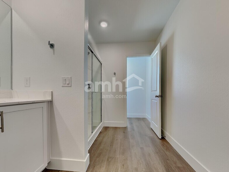 Building Photo - 8373 Buckskin Clf Ave