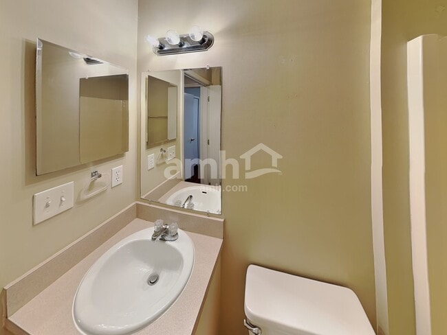 Building Photo - 1127 Hidden Cove Cir S