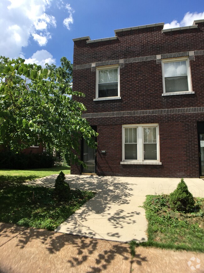 Building Photo - 6126 Southwest Ave