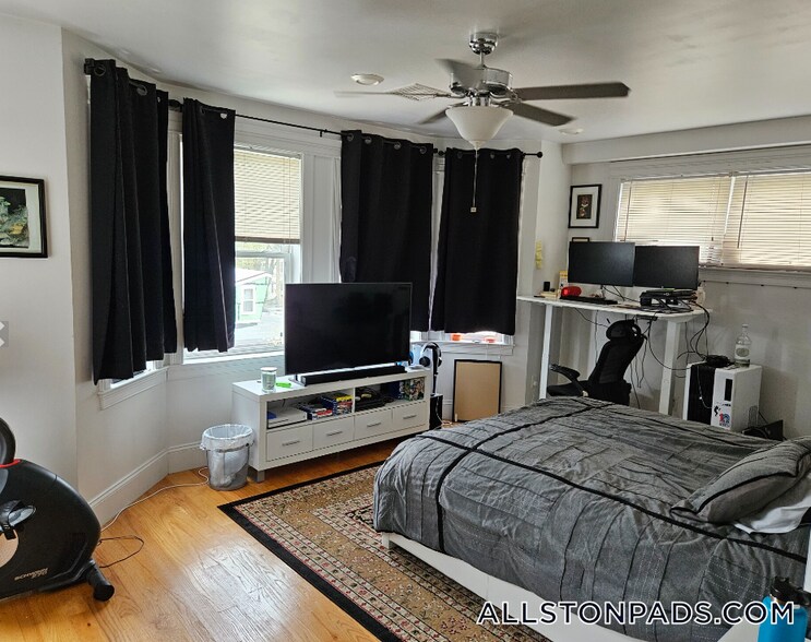 Building Photo - 14 Fern St