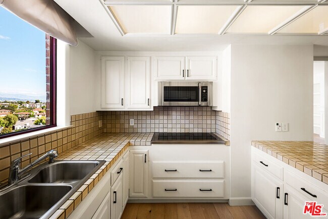 Building Photo - 10550 Wilshire Blvd