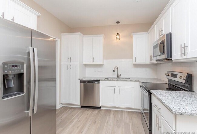 Building Photo - 961 Kingscote Dr
