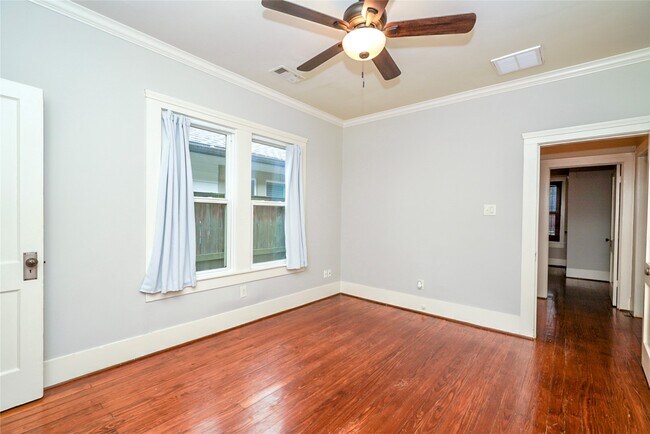 Building Photo - 617 Aurora St