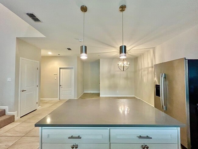 Building Photo - 10902 International Blvd