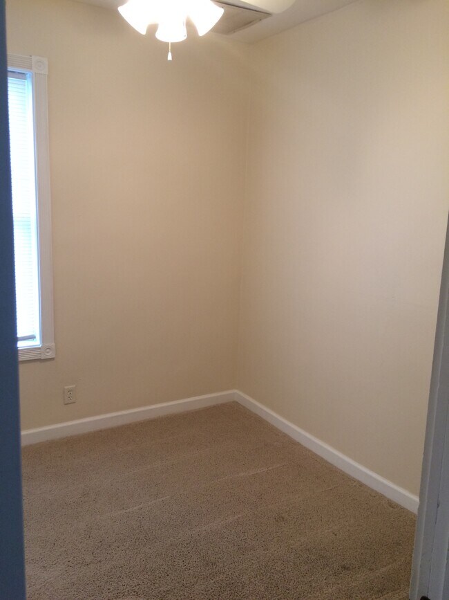 Building Photo - 5425 Webster St