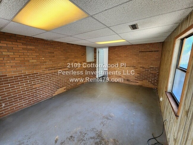 Building Photo - 2109 Cottonwood Pl