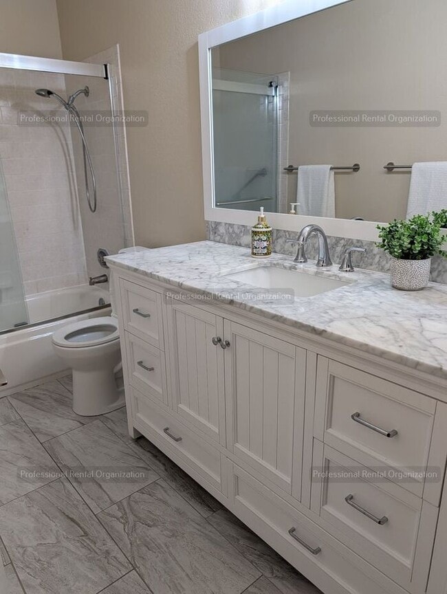 Building Photo - Single level condo in one of the nicest developments in Bennett Valley