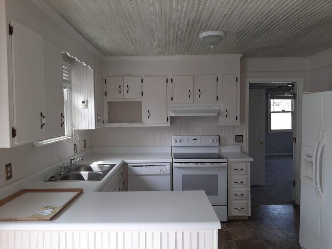 Building Photo - 601 Caldwell Dr