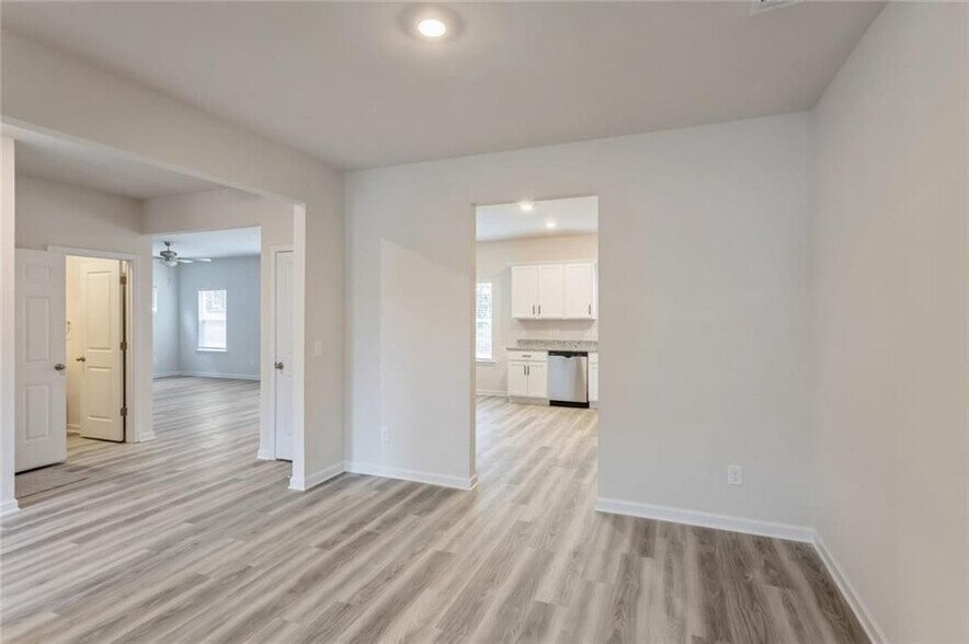 Building Photo - 668 Mackenzie Cv