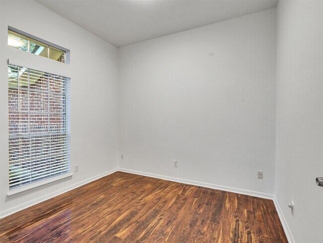 Building Photo - 16715 Lighthouse View Dr