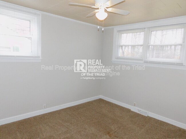 Building Photo - 3405 Derby Pl