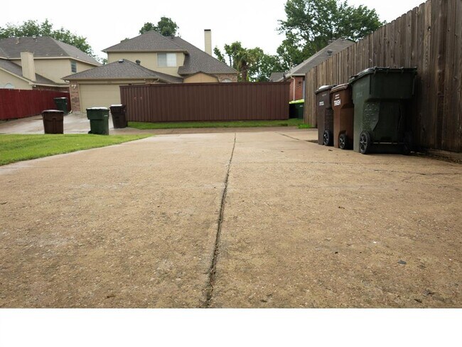 Building Photo - 4325 Palmdale Dr
