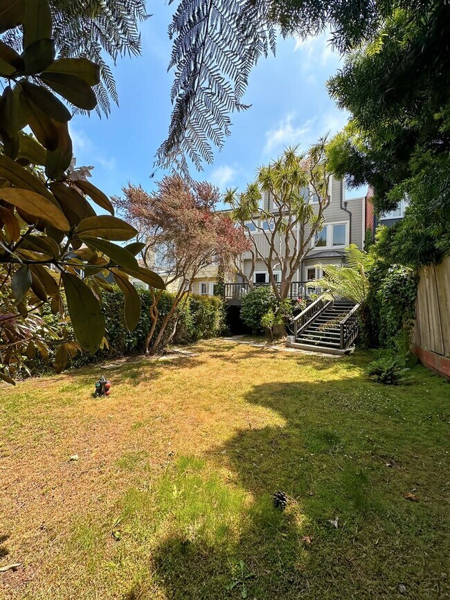 Building Photo - Beautiful 4BR+/3.5BA Edwardian Single-Fami...