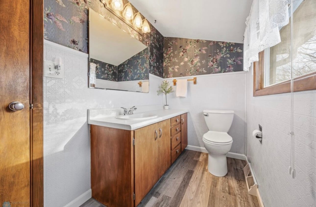 Building Photo - 113 5th Ave W