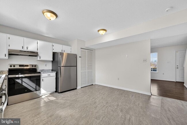 Building Photo - 352 Valley Mill Rd