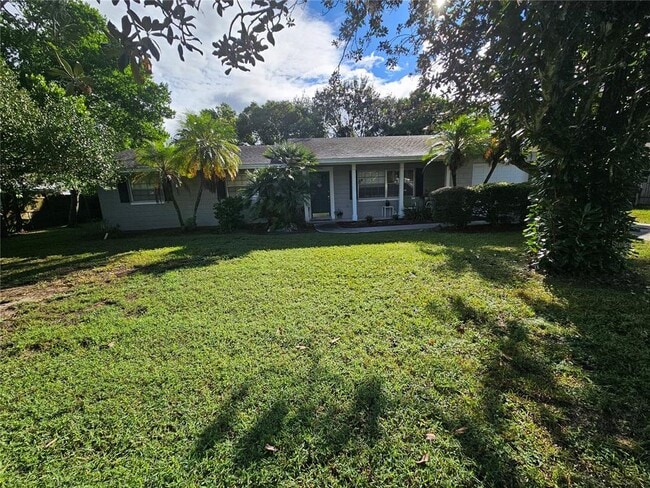 Building Photo - 2913 Lake Louise Dr