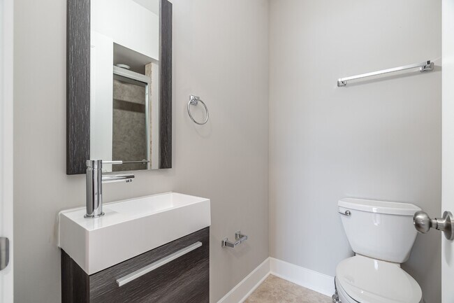 Building Photo - 421 N 39th St