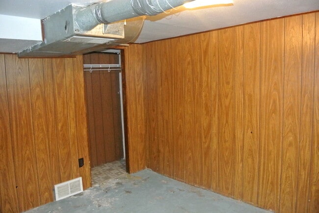 Building Photo - 510 Hiawatha St