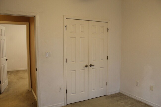 Building Photo - Spacious 3/2 Home in Sunny Hills w/ 2-Car Garage