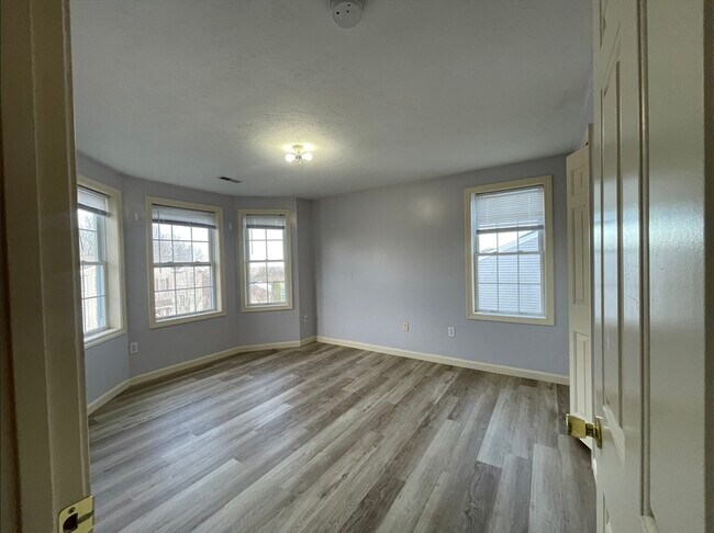 Building Photo - 55 Ledgecrest Dr