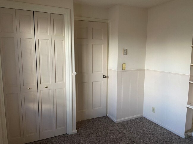 Building Photo - DECEMBER RENT FREE!