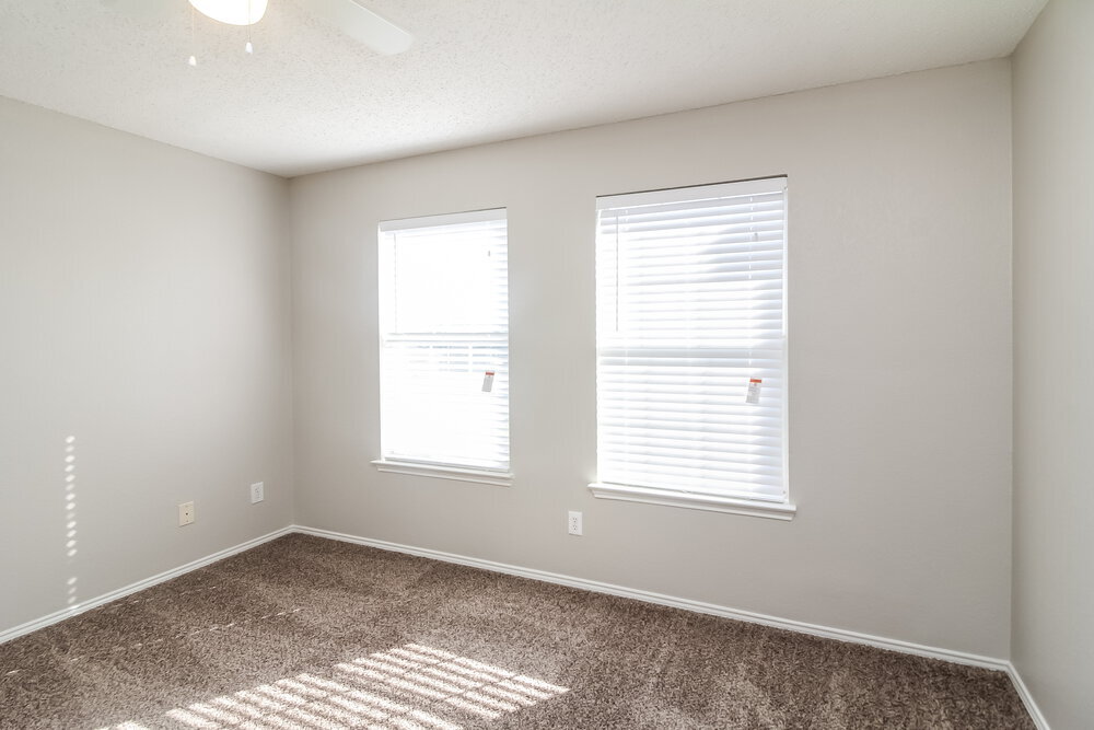 Building Photo - 505 Summertree Ln