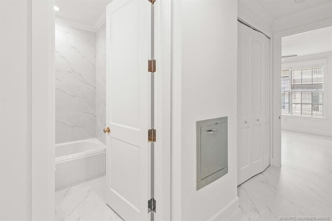 Building Photo - 47 SW Osceola St