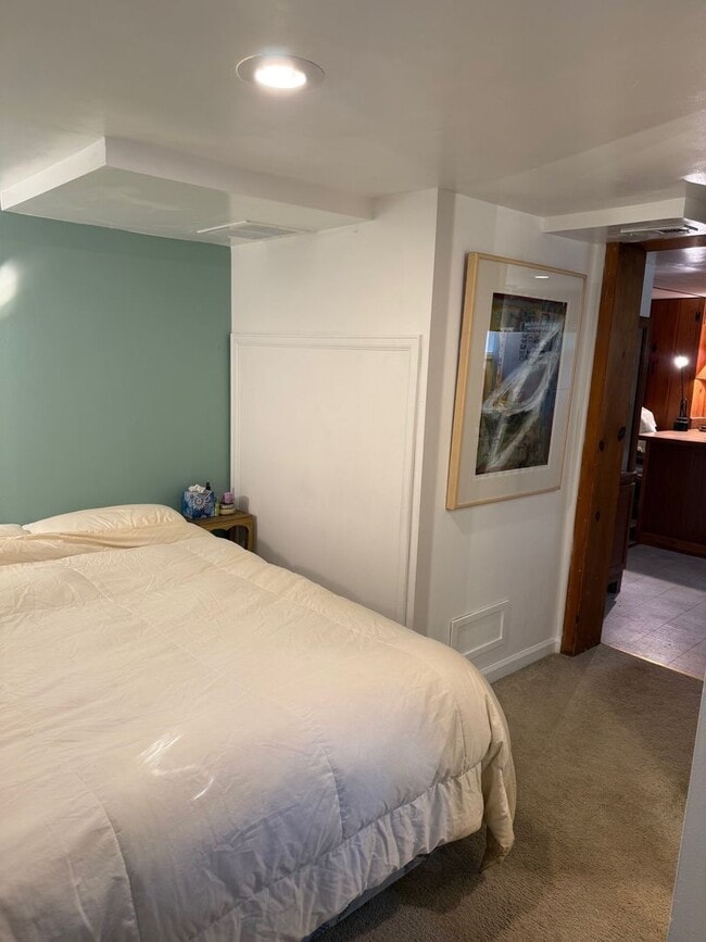 Building Photo - Quiet 1-Bedroom Garden-Level Apartment near CU