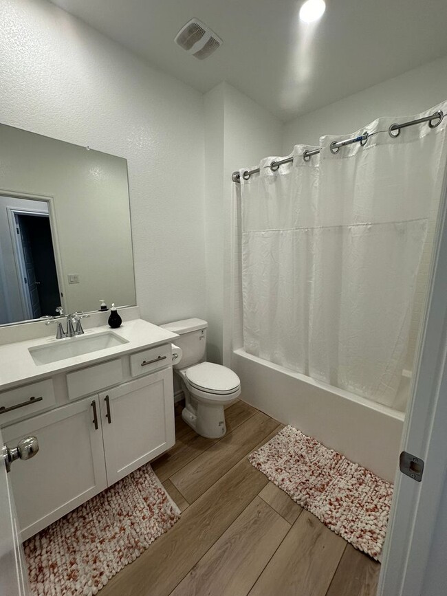 Building Photo - Fully furnished 55+ townhome with attached...