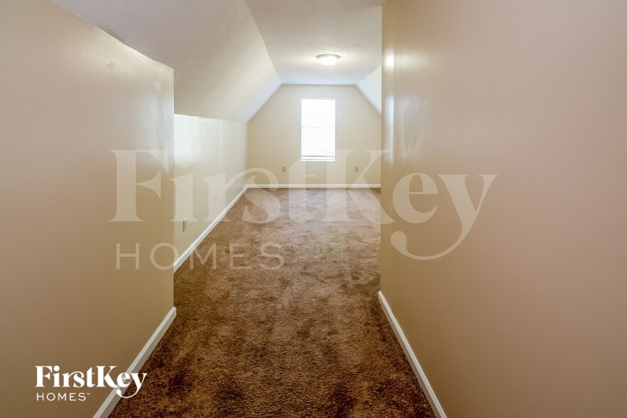 Building Photo - 7435 Bridle Cove