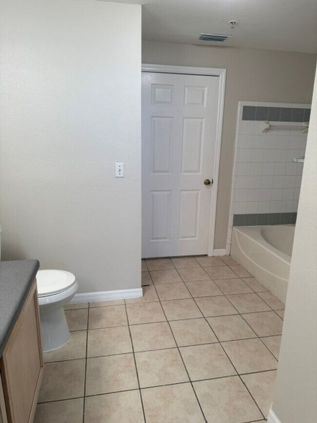 Building Photo - 3/2 Condo in Metrowest for Rent!