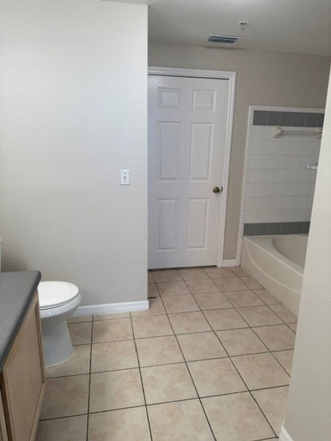 Building Photo - 3250 Corona Village Way